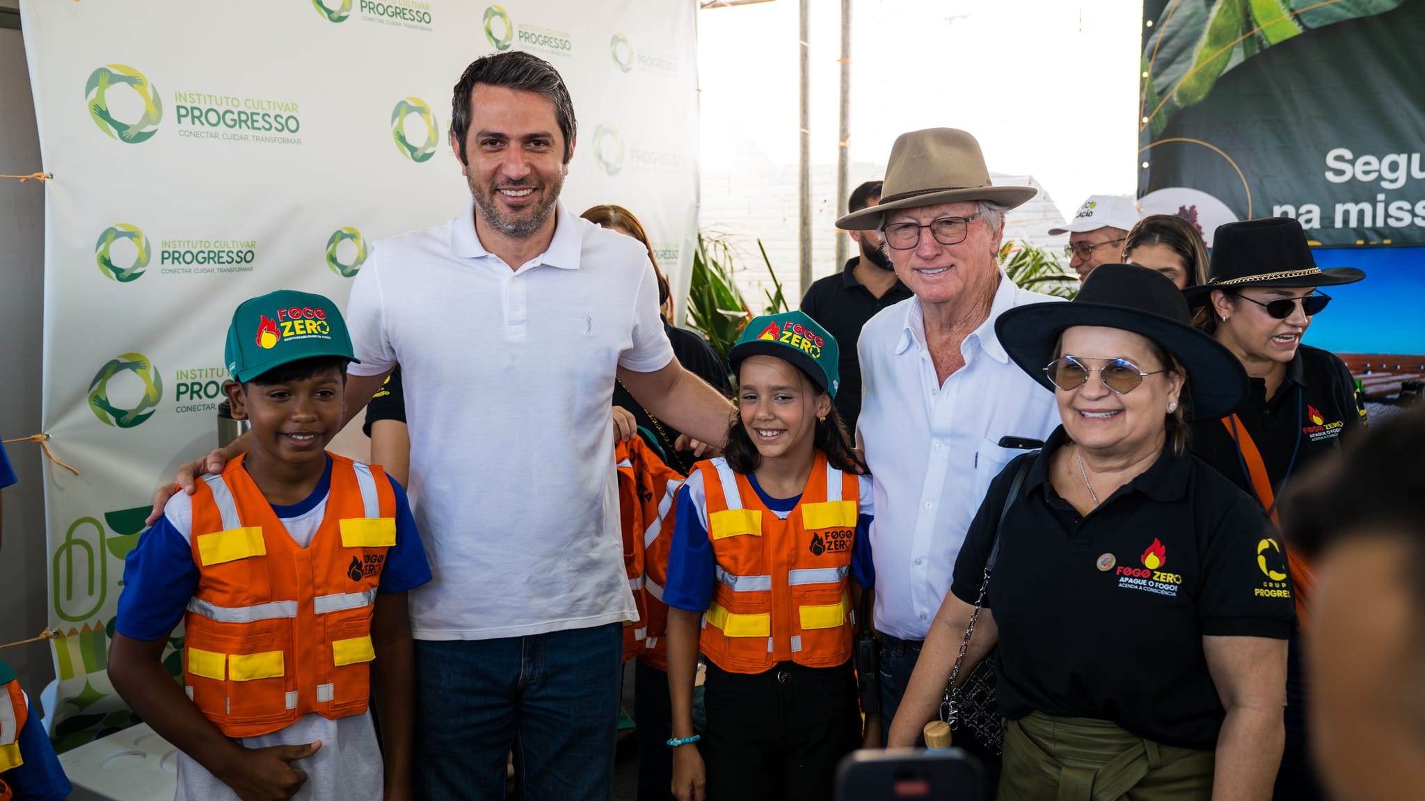 Crianças da brigada mirim no lançamento do Fogo Zero
