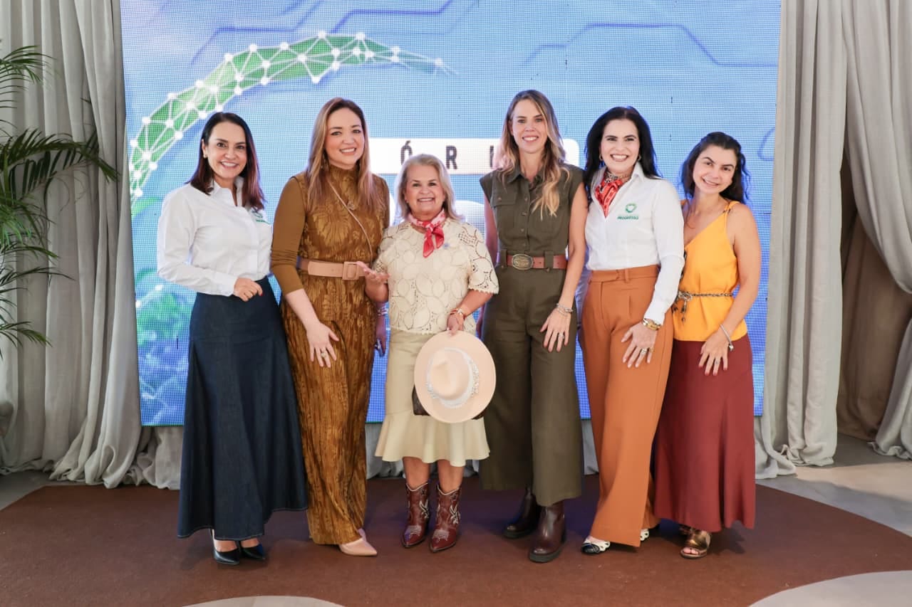Ani Sanders com convidadas e integrantes do Instituto no Fórum Piauí que Trabalha.